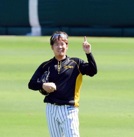 　リラックスした表情で練習する西（撮影・山口登）