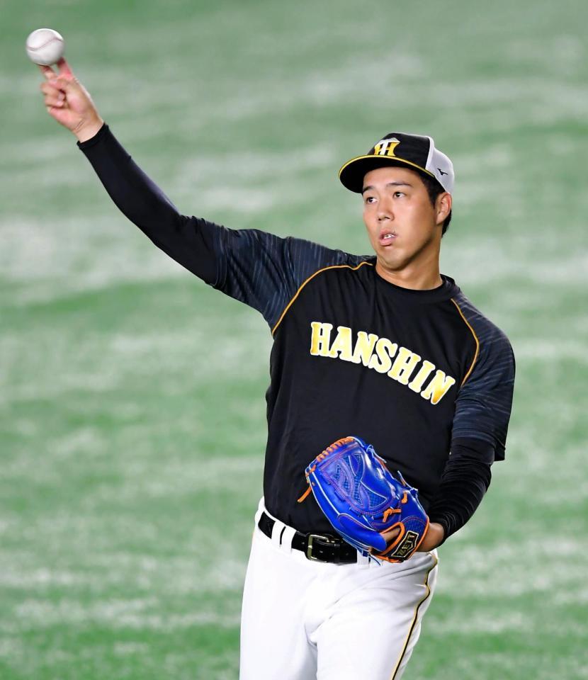 試合前、キャッチボールで調整する阪神・青柳晃洋＝東京ドーム（撮影・高部洋祐）