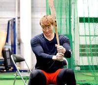 　椅子に腰掛けてティー打撃を行い、順調な回復ぶりを見せた糸井