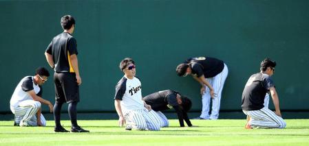 　ダッシュを繰り返し、苦しがる投手陣