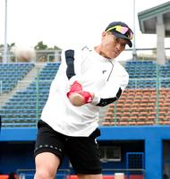 　ロングティーで快音を響かせる糸井