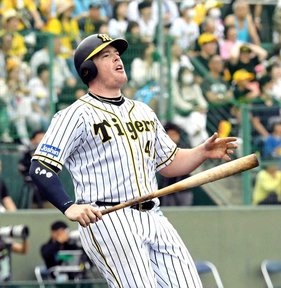 　３回１死満塁、遊直で併殺になり悔しがるボーア（撮影・山口登）