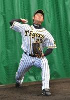 ブルペンで投げ込んだ阪神・中田賢一＝宜野座村野球場（撮影・佐藤厚）