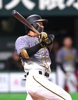 ３回、ソロを放つ高山俊（撮影・北村雅宏）