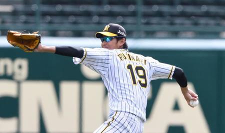 　キャッチボールで調整する藤浪（撮影・飯室逸平）