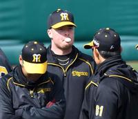 　フーセンガムを膨らましてリラックスムードのボーア