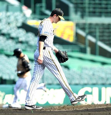 　２回、中田（左）に３ランを浴びたガンケル