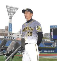 開幕延期決定を受け、心境を語る阪神・矢野燿大監督＝横浜スタジアム（撮影・飯室逸平）