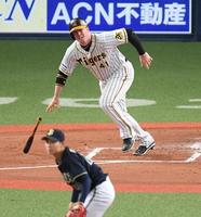 　２回、安打を放つボーア（撮影・田中太一）