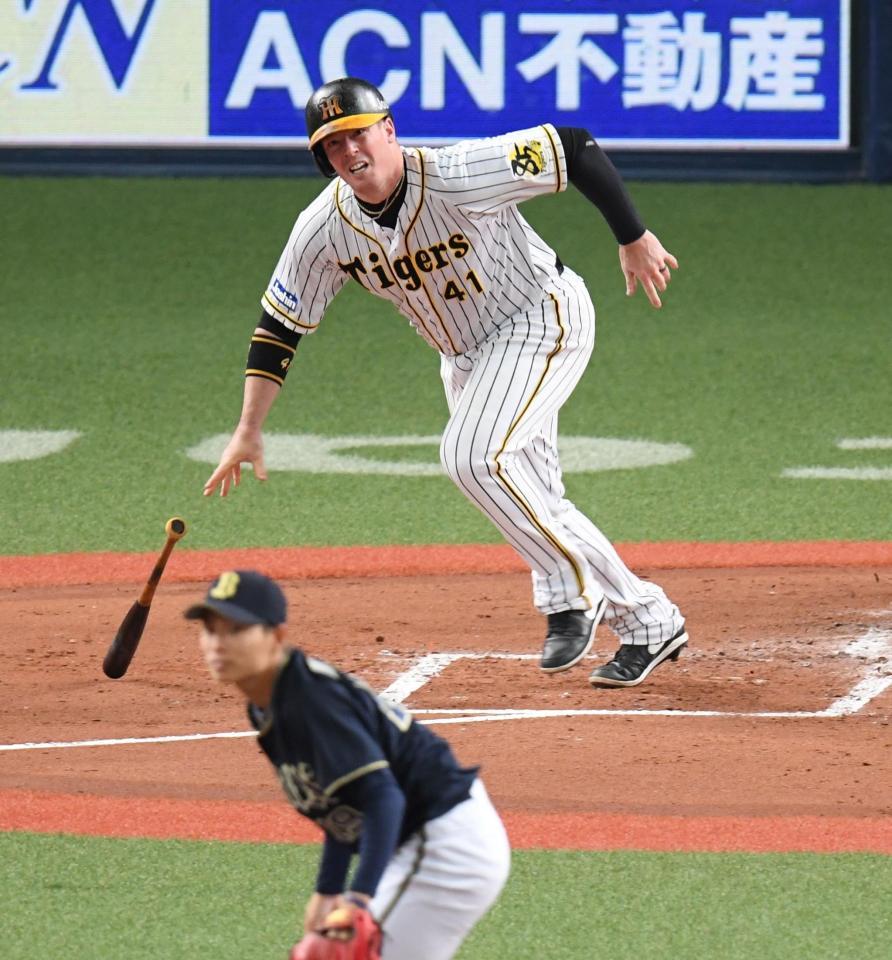 　２回、安打を放つボーア（撮影・田中太一）