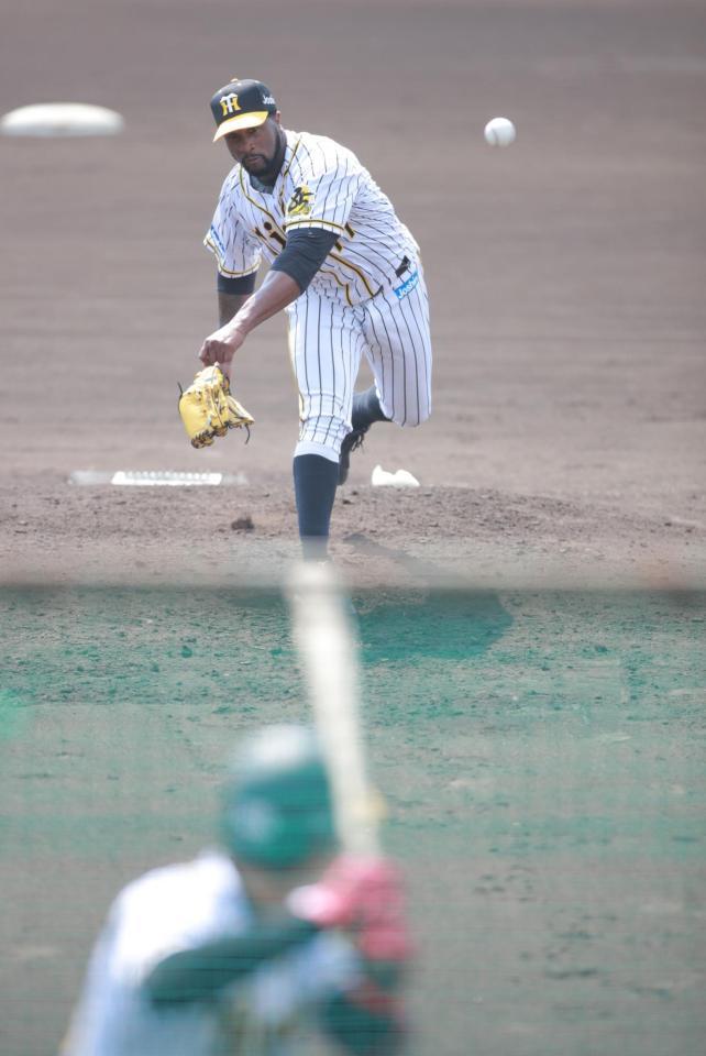 シート打撃に登板したガルシア（撮影・坂部計介）