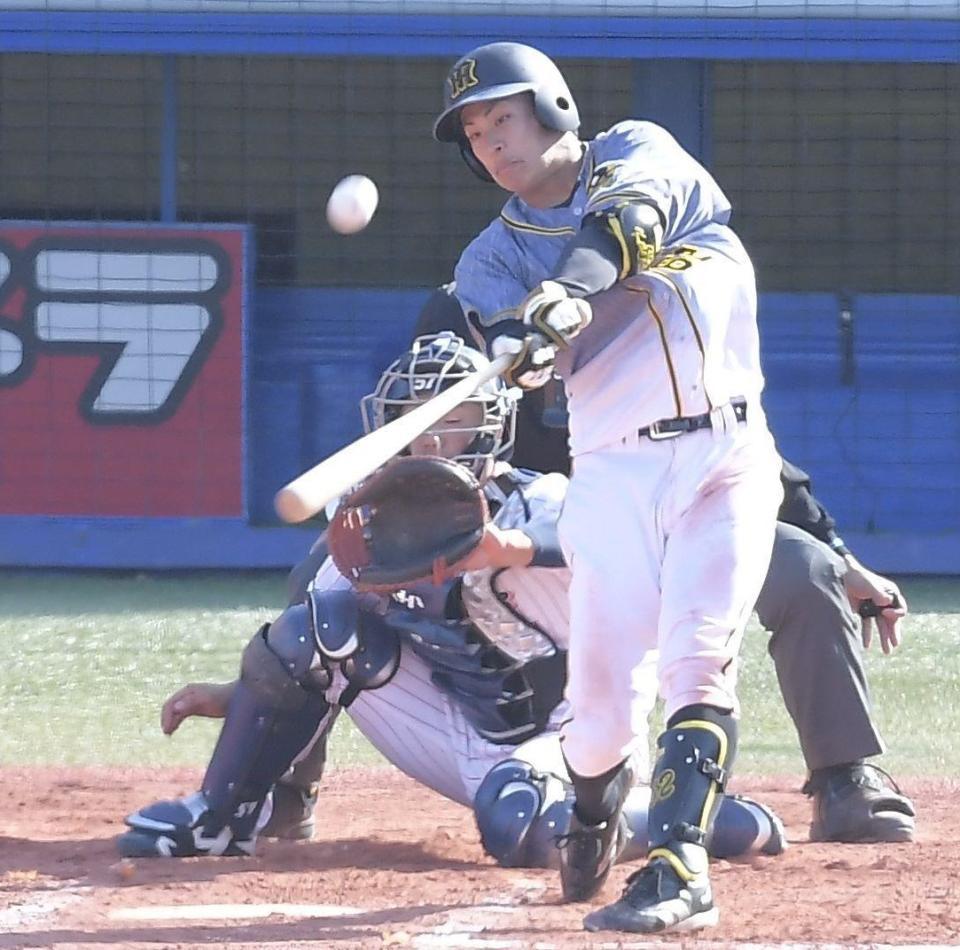 　７回、植田が満塁本塁打を放つ（撮影・堀内翔）