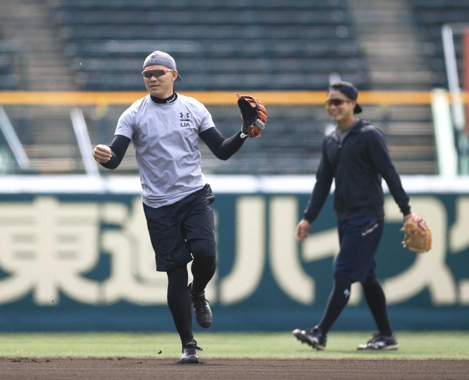 　自主練習を再開した福留ら（阪神タイガース提供）