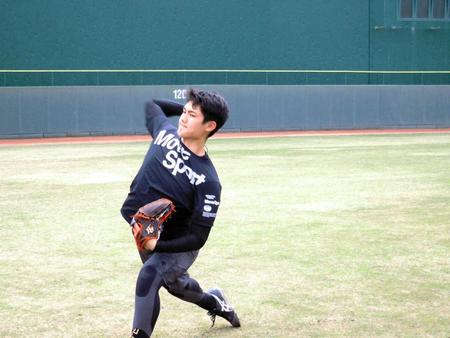 　球場での練習を再開した西純＝鳴尾浜（阪神タイガース提供）