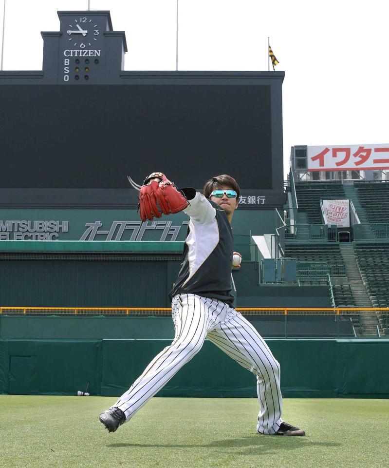 　キャッチボールをする岩貞（阪神タイガース提供）