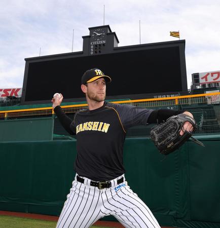 キャッチボールするガンケル（阪神タイガース提供）