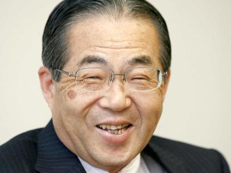 　タイガースのため一生懸命走り続けた宮崎オーナー＝２００６年