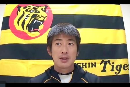　練習後、オンライン取材に応じる阪神・能見篤史
