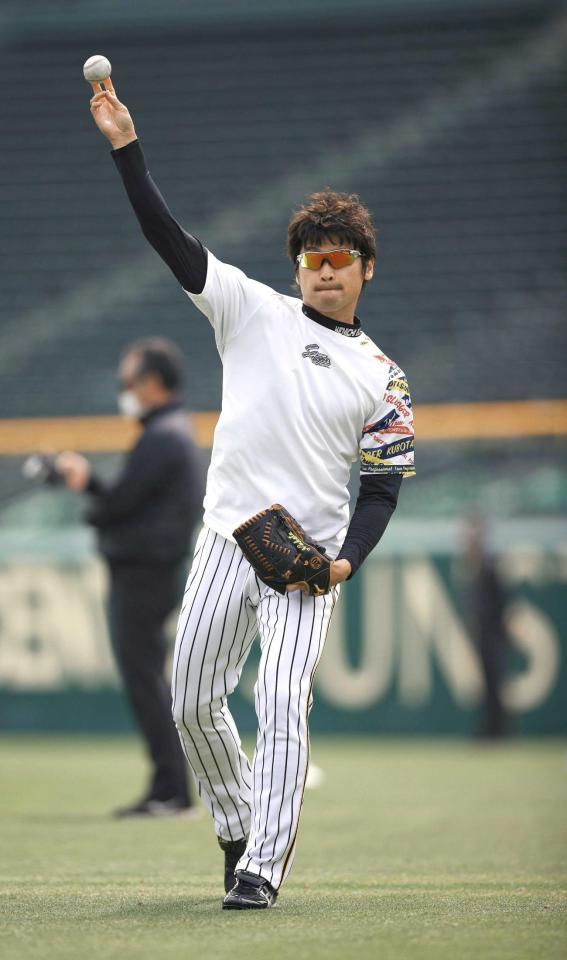 　キャッチボールをする中田（阪神タイガース提供）