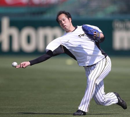 　キャッチボールする青柳（阪神タイガース提供）