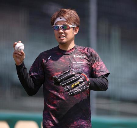 キャッチボールする阪神・西勇輝＝甲子園（阪神タイガース提供）