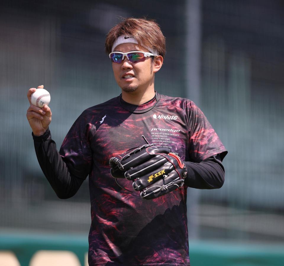 キャッチボールする阪神・西勇輝＝甲子園（阪神タイガース提供）