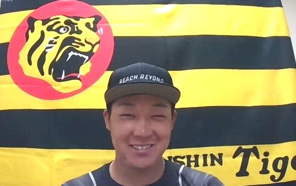 オンラインで取材を受ける阪神・大山悠輔＝甲子園