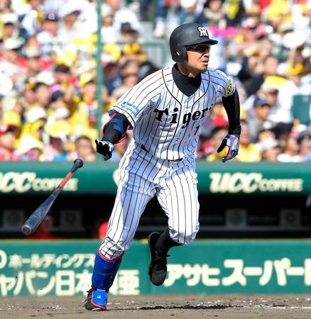 　４回、右前に先制となる２点適時打を放つ鳥谷＝２０１７年５月７日