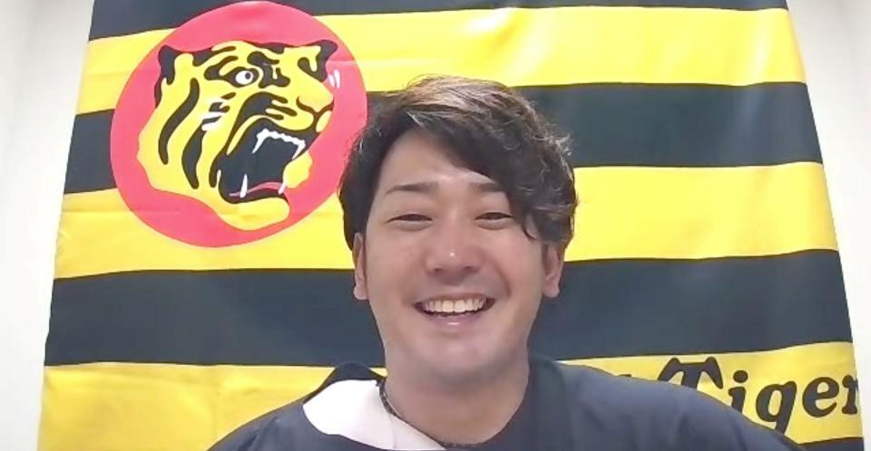 練習後、オンライン取材に応じる阪神・高野圭佑