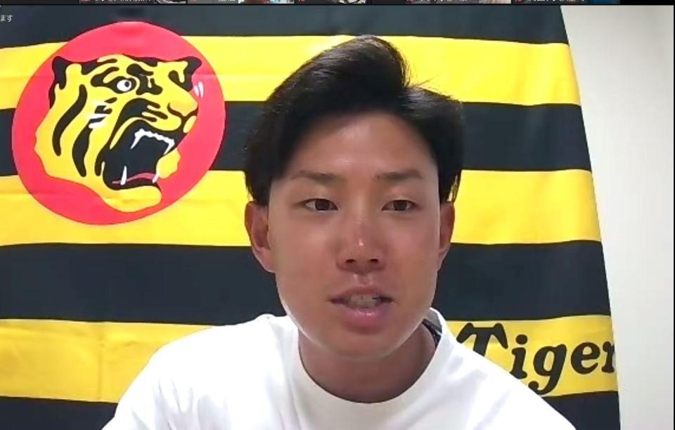 オンラインで取材を受ける阪神・糸原健斗＝甲子園