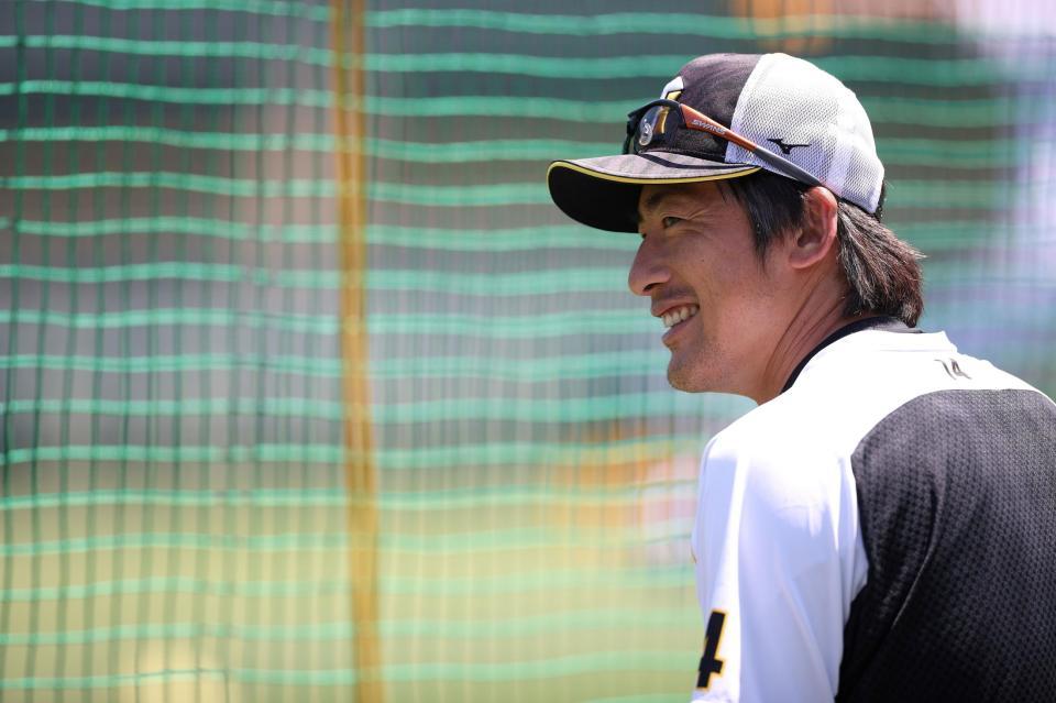 笑顔を見せる阪神・能見篤史＝甲子園（阪神タイガース提供）