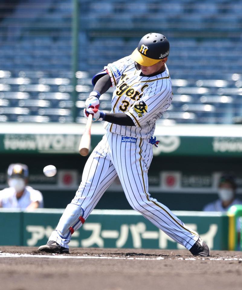 １回、右前打を放つ糸原（代表撮影）