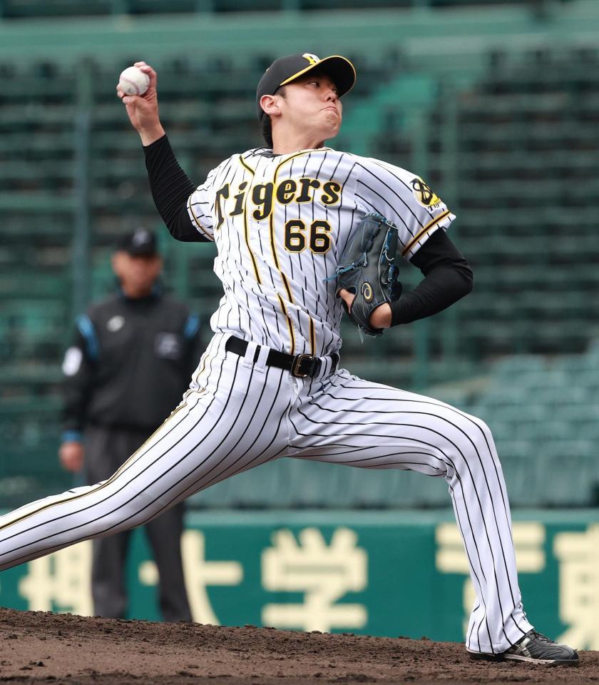 ６回、投球する白組の小川一平＝甲子園球場（代表撮影）  