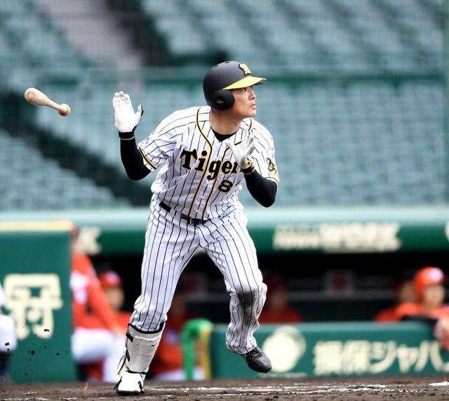 阪神・福留、43歳初アーチ バックスクリーンへ一閃!大量7 阪神・福留、43歳初アーチ バックスクリーンへ一閃!大量7