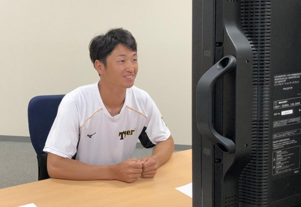 「ＦＵＮ　ＦＡＮファンミーティング」でファンと交流する阪神・近本光司（阪神タイガース提供）