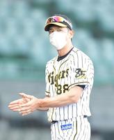 ナインを鼓舞する矢野監督（撮影・高部洋祐）