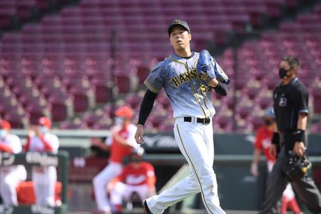 ５回、鈴木誠に適時打を許す青柳（撮影・田中太一）