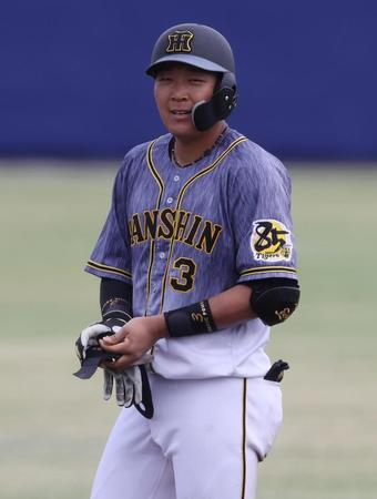 　５回、左翼線二塁打を放ち笑顔の大山