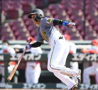 　６回、左線へ適時二塁打を放つ北條（撮影・田中太一）