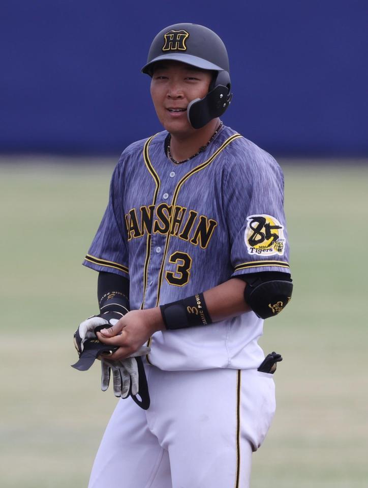 　５回、左翼線二塁打を放ち笑顔の大山