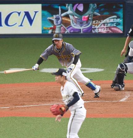 　５回、勝ち越しタイムリーを放つ阪神・近本光司