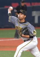 ６回から登板する阪神・桑原謙太朗＝京セラドーム大阪（撮影・北村雅宏）