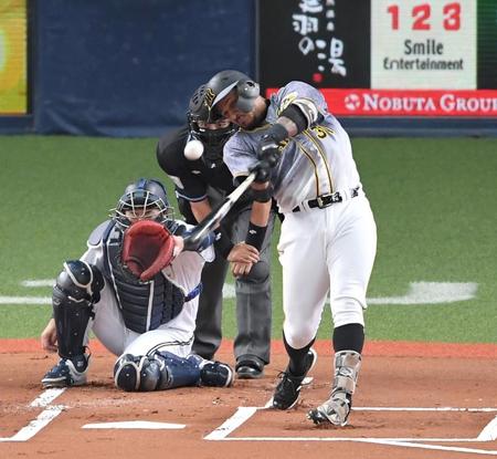 １回、先制タイムリー二塁打を放つジェフリー・マルテ（撮影・飯室逸平）