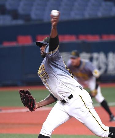 力投するオネルキ・ガルシア（撮影・北村雅宏）