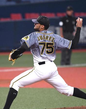 ８回から登板するロベルト・スアレス（撮影・北村雅宏）