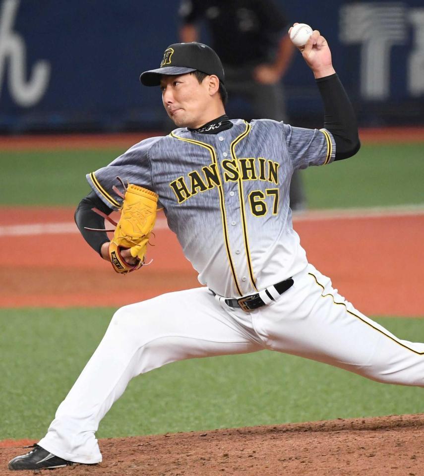 　７回から登板する岩崎