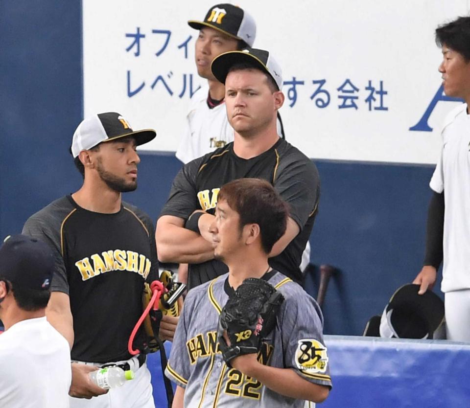 　練習中、厳しい表情を見せるサンズ（中央）