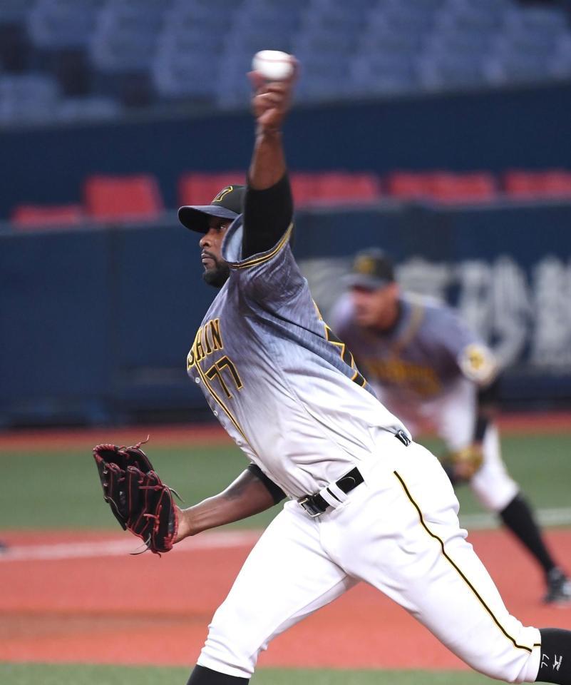 力投するオネルキ・ガルシア（撮影・北村雅宏）