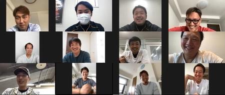 ビデオ会議でアイデアを出し合う矢野監督（左下）と阪神の選手・コーチたち