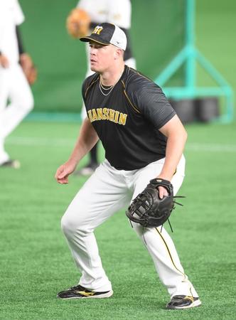 　ノックを受けるボーア（撮影・中田匡峻）